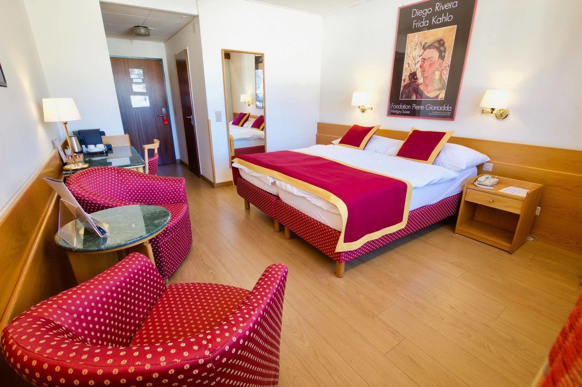 Hotel Du Rhone Sion Exteriör bild